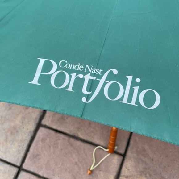 Vintage Conde Nast Portfolio Wooden Umbrella Green and Red - Picture 16 of 16